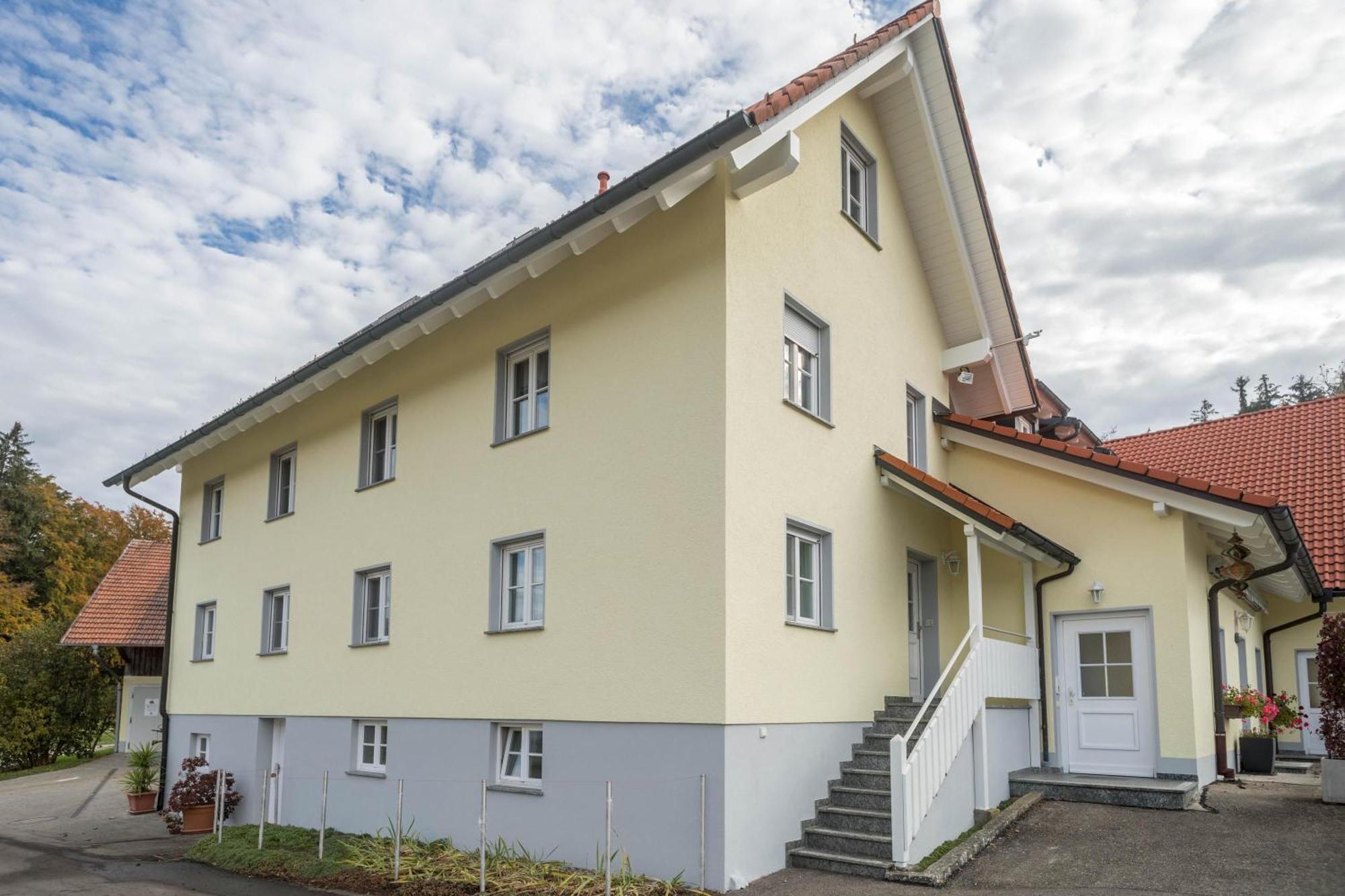 Zapfs Bauernhof Pfingstrose Lägenhet Tettnang Exteriör bild